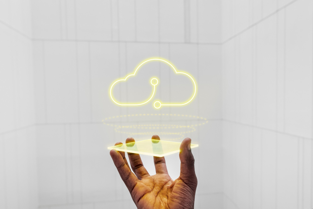 Ein holografisches Cloud-Konzept mit interaktiven Elementen in der Hand ermöglicht eine futuristische und immersive Interaktion mit virtuellen Daten in der realen Welt.