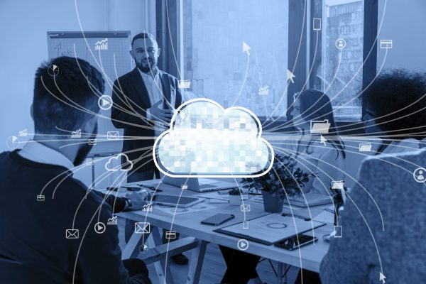 Collage des SaaS-Konzepts, die verschiedene Aspekte von Software-as-a-Service darstellt.